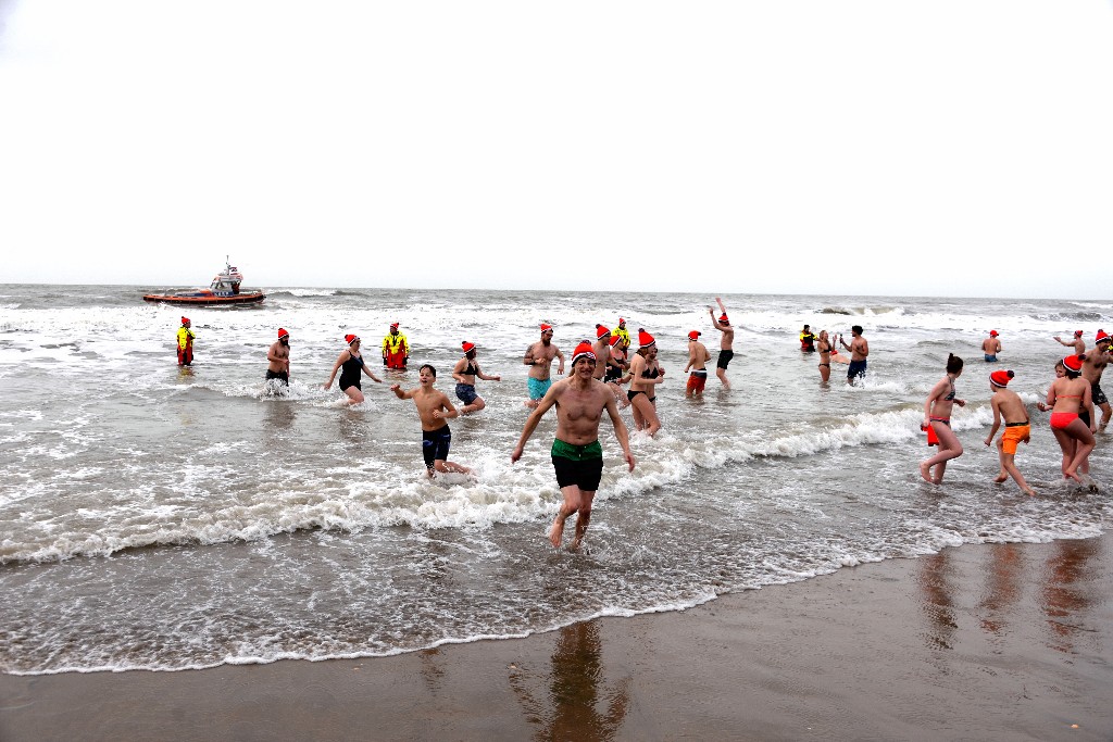 ../Images/Nieuwjaarsduik Nederzandt 2018 113.jpg